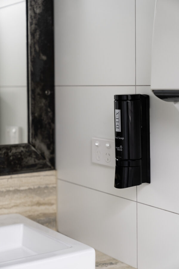 DLUX 2.0LS-Black Refillable Dispenser - Image 3